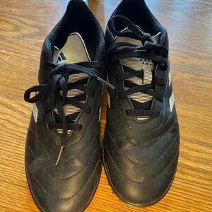 Adidas Goletto VIII Turf Soccer Shoe Black and White Boys size 5